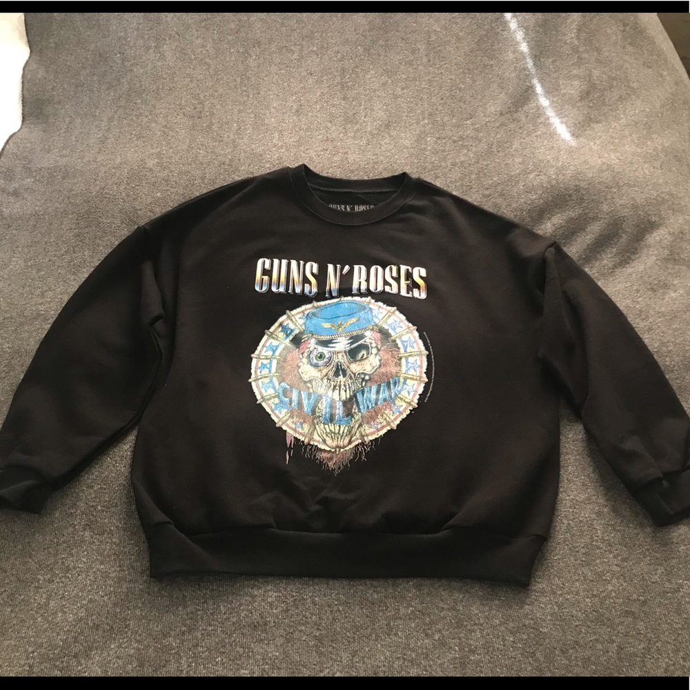 Guns & Roses sweater/ Black- Small